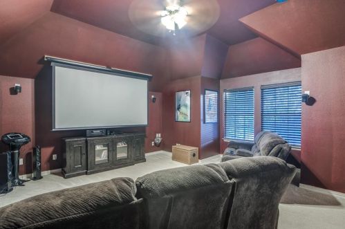 2561 Grn Oak Dr, Carrollton TX 75010-4221 exterior