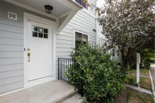 98 Silo Cir, Riverside, CT 06878-1114