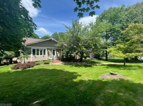 12 Tall Oaks Rd, Sparta, NJ 07871-2715