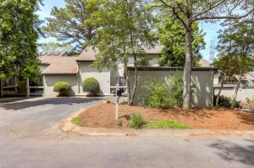 675 Highland Ct, Marietta, GA 30068-4618