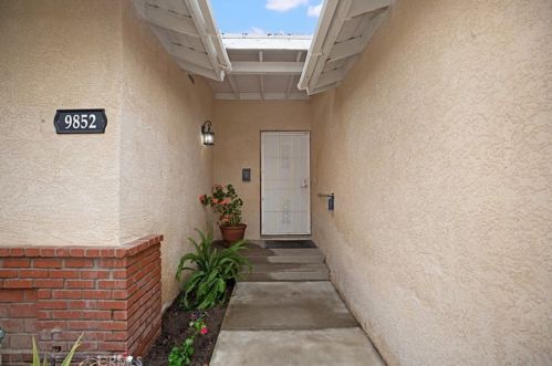 9852 Farnham Ave, Los Alamitos, CA 90720-2266