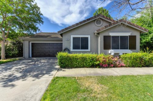 9461 Lakewind Ln, Elk Grove, CA 95758-4616