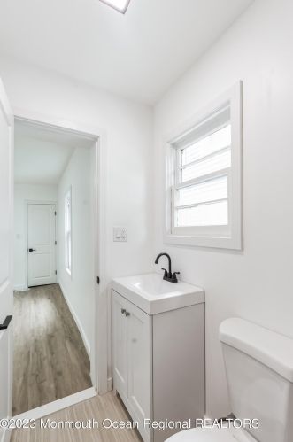 1102 Asbury Ave, Tinton Falls NJ 07712-5727 exterior