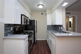3215 Crestview Dr, Dallas TX  75235-8583 exterior