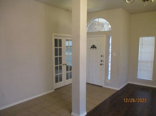 5744 Table Rock Dr, Fort Worth TX  76131-2040 exterior