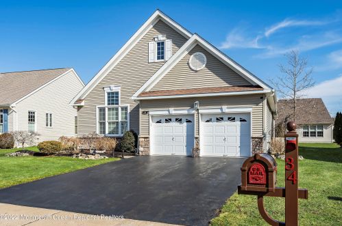 34 Redwood Dr, Tinton Falls NJ  07712-8702 exterior