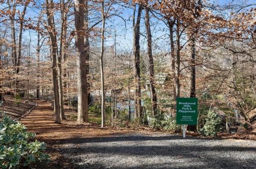 240 Huntington Rd, Atlanta GA  30309-1506 exterior