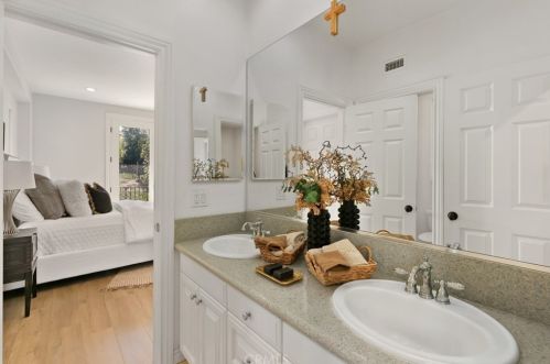 16 Dreamlight, Irvine CA  92603-4258 exterior