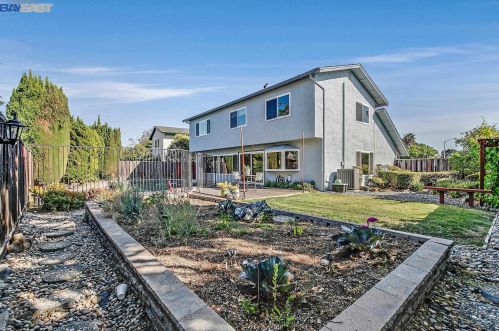 36160 Spruce St, Newark, CA 94560-1556