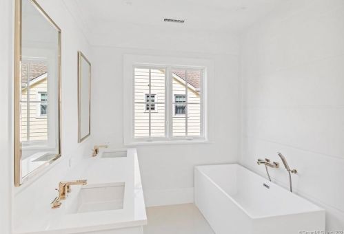 11 Anthony Pl, Riverside CT  06878-1611 exterior