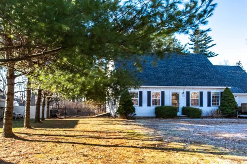 209 Dover Point Rd, Dover, NH 03820-4651
