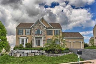 25 Casey Ln, York, PA 17402-7952
