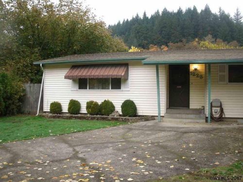 1223 Water St, Silverton, OR 97381-2425