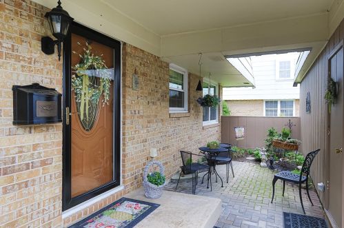 648 Dauphine Ct, Elk Grove Vlg, IL 60007-7400
