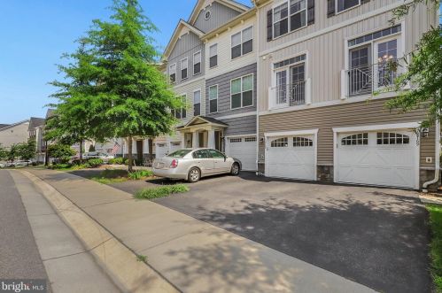12769 Lotte Dr, Woodbridge, VA 22192-2719