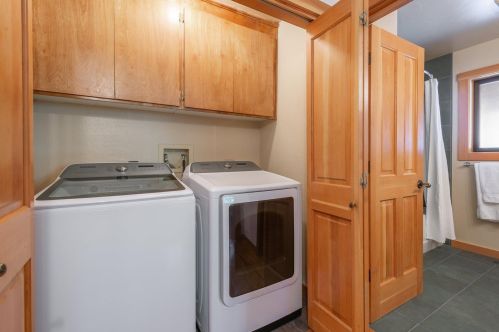 11682 Chalet Rd, Truckee CA  96161-6717 exterior