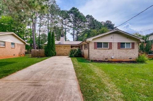 865 Meadow Rock Dr, Stone Mountain, GA 30083-3501