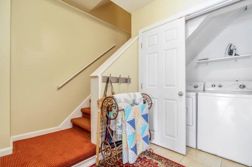 42 John St, Westerly, RI 02891-2420