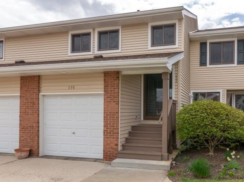 123 Autumn Ct, Buffalo Grove, IL 60089-1581