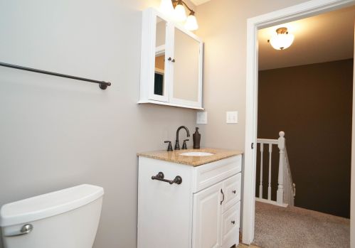 454 Esselen Ct, Carol Stream IL  60188-9216 exterior