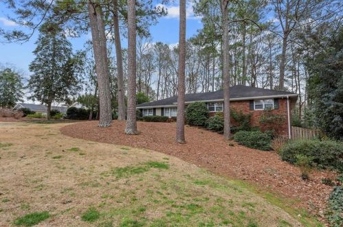 140 Forrest Lake Dr, Atlanta, GA 30327-3313