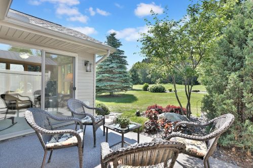529 Cedar Ct, Palmdale, MN 55084-1166