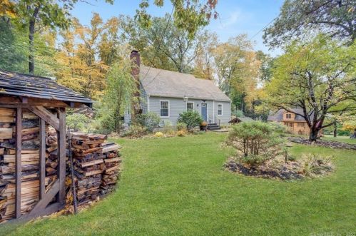 60 Tomahawk Trl, Sandy Hook, CT 06482-1136