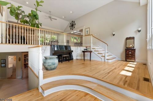 4 Stoney Ridge Ln, Lebanon, NJ 08833-4630