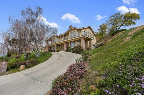 2592 Sunset Dr, Riverside, CA 92506-3470