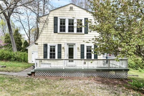 131 Cowesett Rd, Warwick, RI 02886-9118