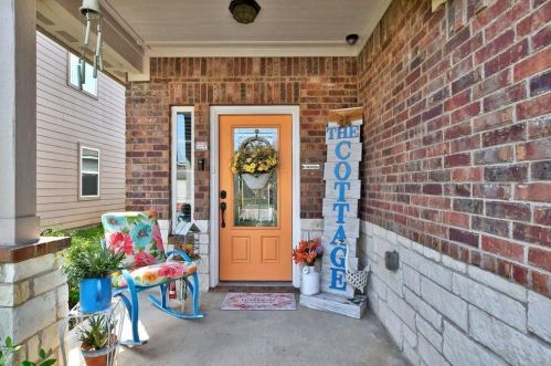 1477 Treeta Trl, Uhland TX  78640 exterior