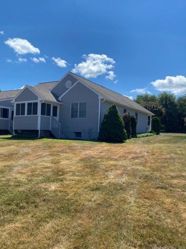 13 Highland Dr, Upper Stepney, CT 06468-1442