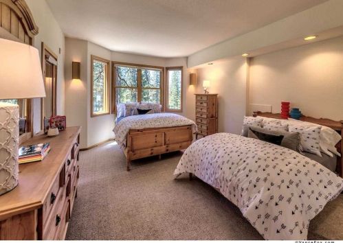 355 Skidder Trl, Truckee CA  96161-3931 exterior