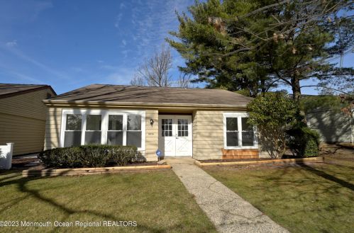 591 Burtons Ct, Lakehurst, NJ 08759-7068