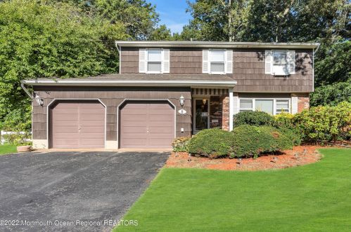8 Dorchester Ct, Jackson Twp, NJ 08527-2221