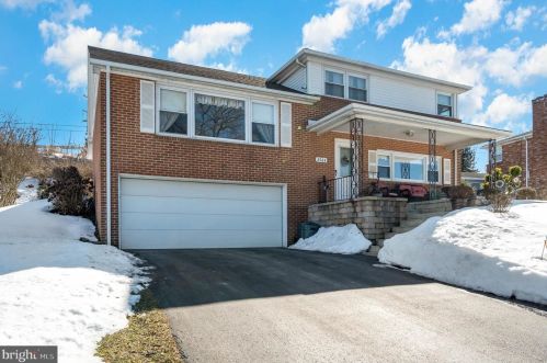 2564 Eastwood Dr, York, PA 17402-3906