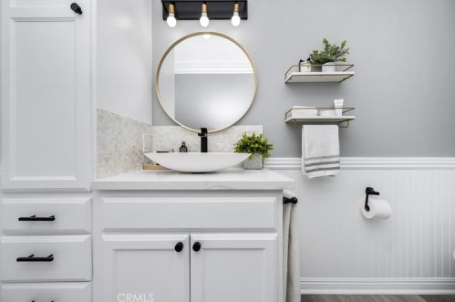 2405 Avalon Ave, Santa Ana CA 92705-7903 exterior