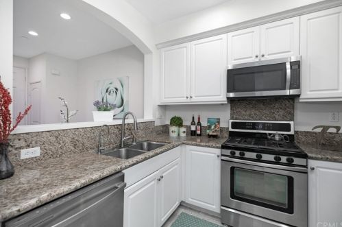 126 Hedge Bloom, Irvine CA  92618-1517 exterior