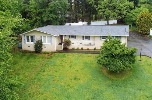 1311 Lakeshore Cir, Gainesville, GA 30501-1505