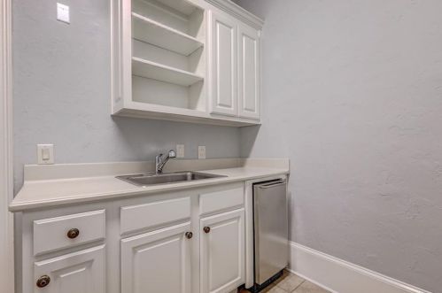 10 Highland Valley Ct, Atlanta GA  30327-4880 exterior