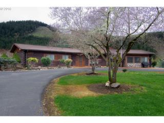 695 Indian Bend Rd, Umpqua, OR 97486-9737