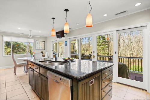 17 Carrington Dr, Greenwich CT  06831-3119 exterior