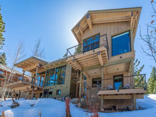 1721 Grouse Rdg, Truckee CA  96161-4033 exterior