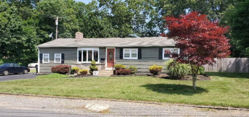 76 Maple St, Coventry, RI 02816-5402