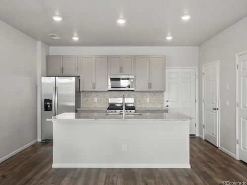 766 Rome St, Aurora CO 80019-3144 exterior