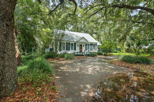 622 Venning St, Mcclellanville, SC 29458-9710