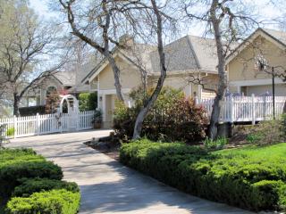 6167 Brassie Way, Redding, CA 96003-8004