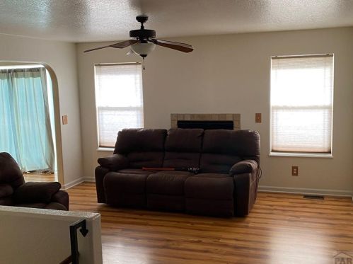 1327 28th Ln, Pueblo, CO 81006-9610