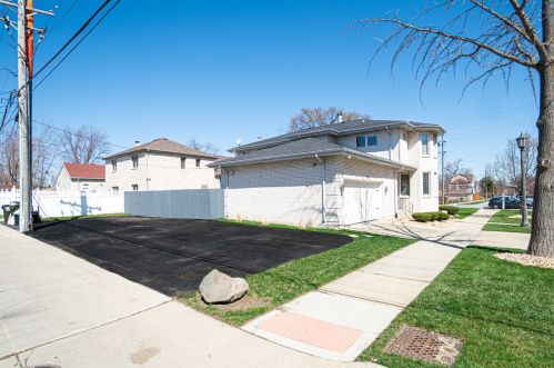 725 Cossitt Ave, Burr Ridge IL  60525 exterior