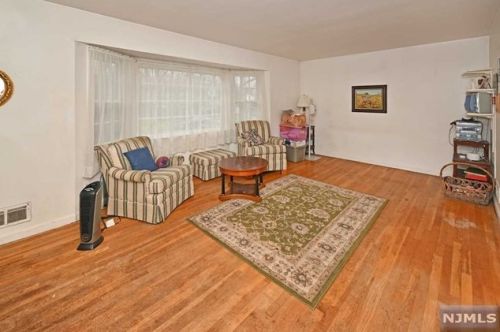 780 Riverdell Rd, Oradell, NJ 07649-2427